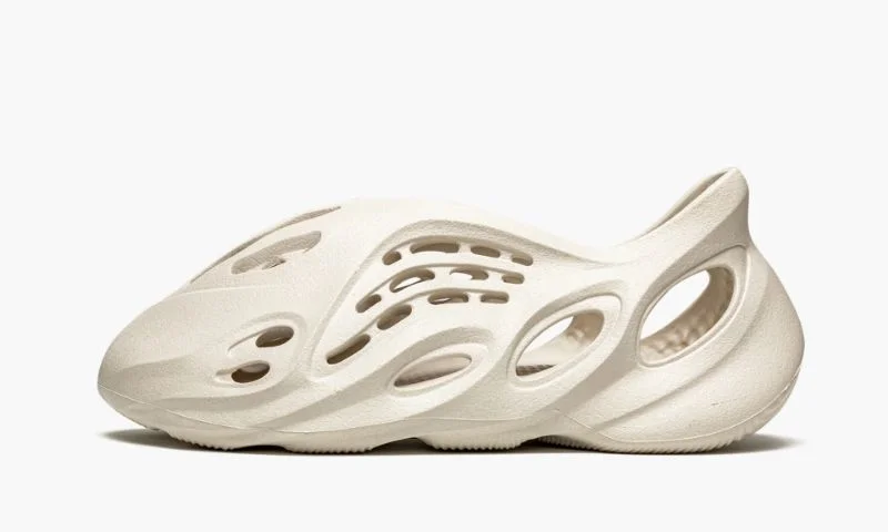 Yeezys Foam RNNR Ararat